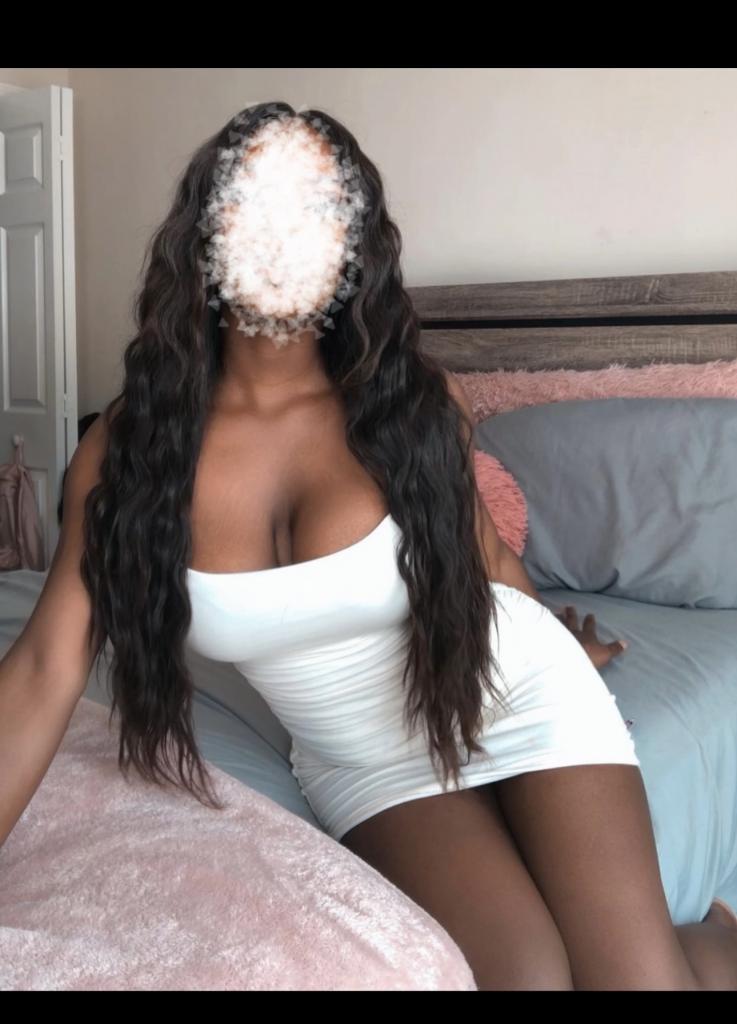 632779229: Chica busca chico en Barcelona