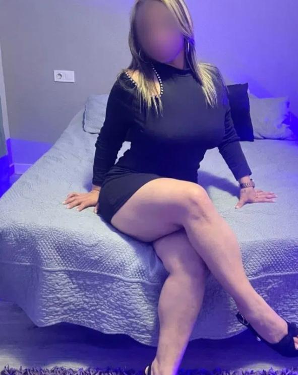 610876029: Chica busca chico en Almería