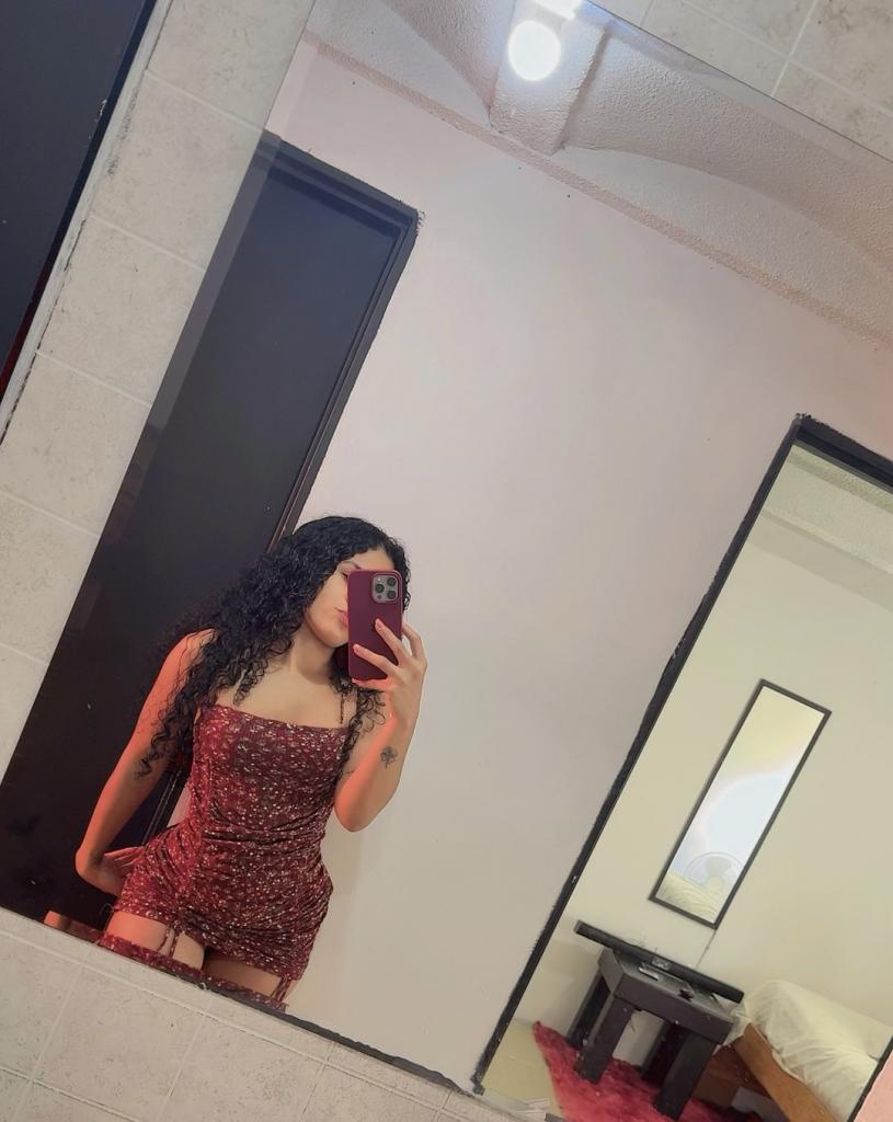 611268382: Chica busca chico en Sevilla