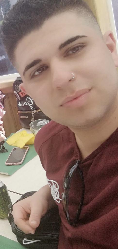 631341789: Chico busca chica en Lugo