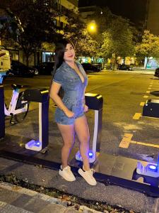 Chica busca chico en Granada: 