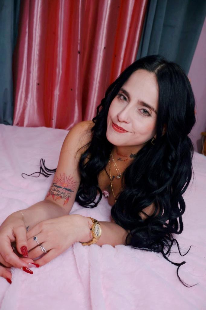 613933838: Chica busca chico en Cantabria