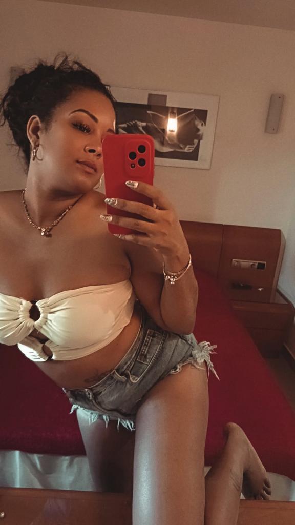 604113086: Chica busca chico en Málaga