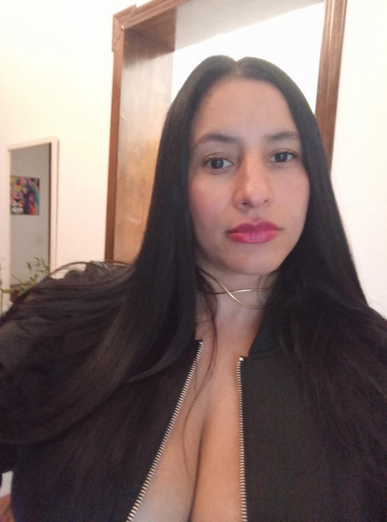 643077501: Chica busca chico en Málaga