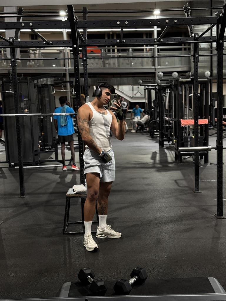 Chico busca chica en Sevilla: 