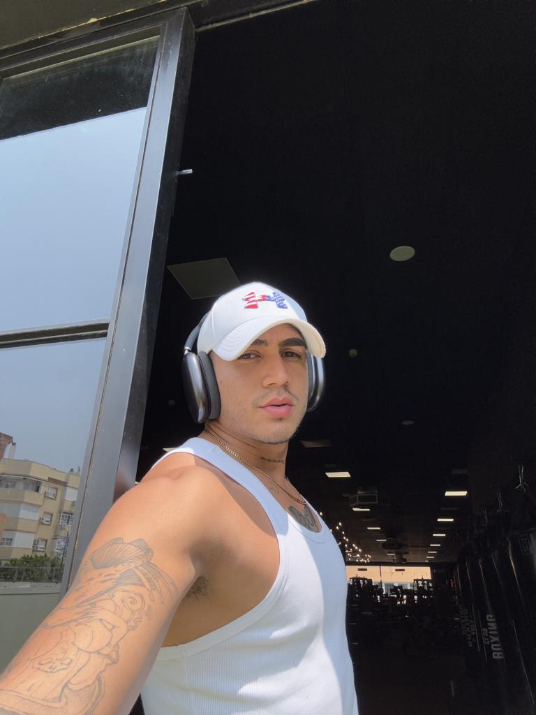 Chico busca chica en Sevilla: 