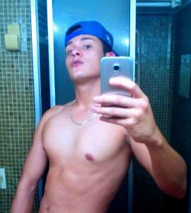 621069628: Chico busca chica en Lugo