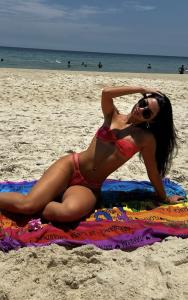 678786360: Chica busca chico en Ibiza