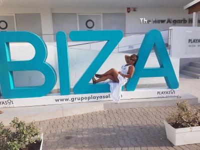 641558305: Chica busca chico en Ibiza