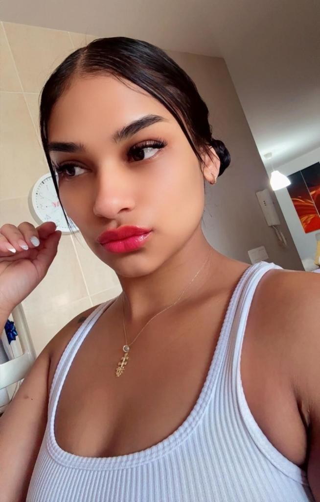 676463299: Chica busca chico en Pontevedra