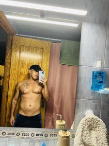 Chico busca chica en Granada: 