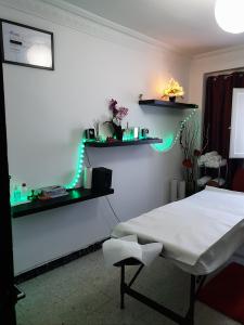 604148935: Chica busca chico en Zaragoza