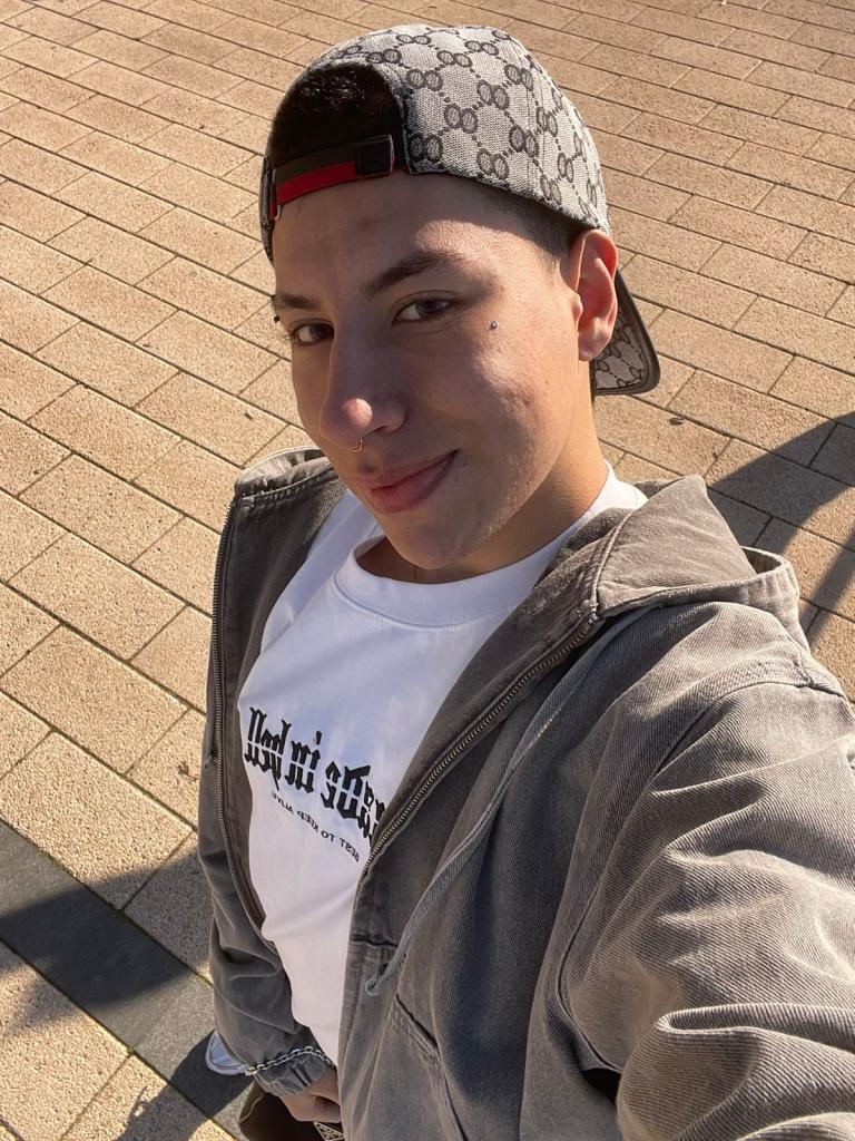 Chico busca chica en Cádiz: 