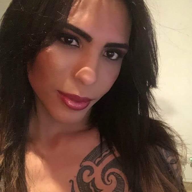 633852895: Transexual en La Coruña