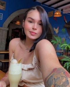 695499533: Chica busca chico en Madrid