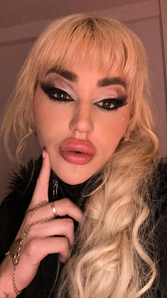 617083879: Travesti en Sevilla